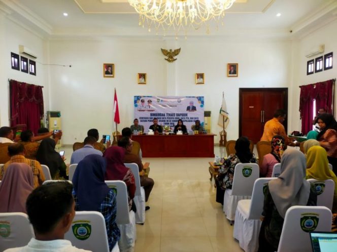 
					Bimbingan Teknis (Bimtek) Data Pokok Pendidikan (Dapodik) Verifikasi dan Validasi Data Peserta Didik, Data Pendidik dan Tenaga Kependidikan (PTK), dan Data Satuan Pendidikan Jenjang SD/SMP Tahun 2026. Foto/madingkota.com
