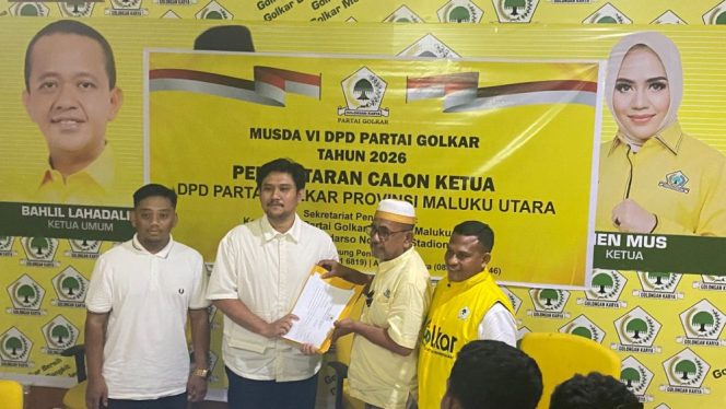 
					LO tim Alien Mus menyerahkan dokumen pendaftaran ke panitia penjaringan Musda ke-VI DPD Golkar Maluku Utara. istimewa 