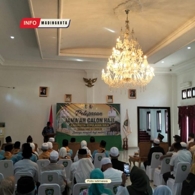 
					Prosesi pelepasan CJH asal Kabupaten Kepulauan Sula yang dipimpin langsung Wakil Bupati, H. M. Saleh Marasabessy. Foto/istimewa 
