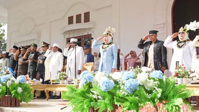 
					Bupati Kepulauan Sula, Fifian Adeningsi Mus saat menjadi urup pada upacara peringatan Hardiknas 2026. Foto/madingkota.com