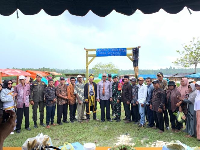 
					Peresmian Pasar Tradisional Dad Hia di desa Minaluli, Kecamatan Mangoli Utara. Foto/madingkota.com