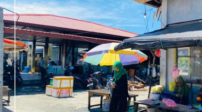 Aktivitas pedagang di Pasar Bambu desa Mangon, Sula. Foto/madingkota.com