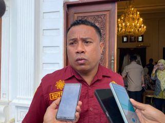 Pelaksana Tugas (Plt) Kepala Kesbangpol Kepulauan Sula, Sutomo Teapon. Foto/madingkota.com