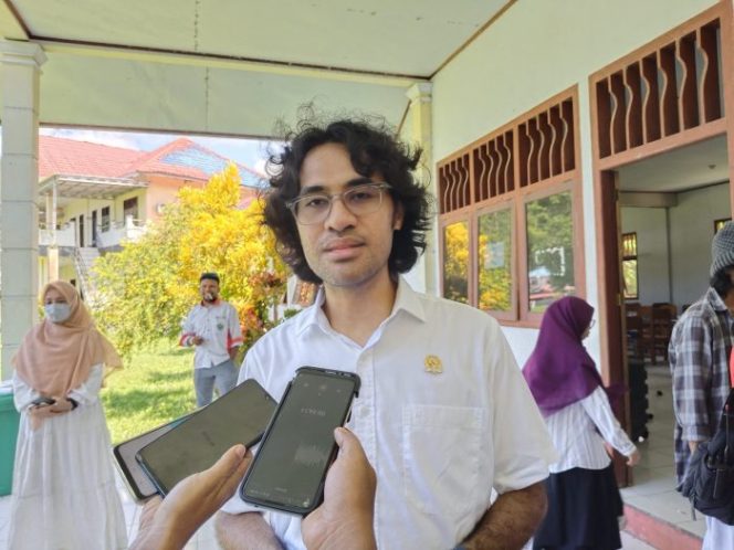 
					R. Graal Taliawo, melakukan kunjungan kerja pengawasan di Kabupaten Kepulauan Sula. Foto/madingkota.com