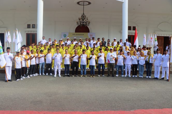 
					Bupati Kabupaten Kepulauan Sula, Fifian Adeningsi Mus, secara resmi melepas Kontingen Kepulauan Sula untuk berlaga pada ajang Pekan Olahraga Provinsi (Porprov) V Maluku Utara di Bumi Hibualamo, Tobelo, Halmahera Utara. Foto / istimewa