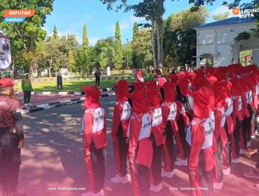 Foto Sekretaris Daerah Kabupaten Kepulauan Sula, Muhlis Soamole membuka Pendidikan dan Pelatihan (Diklat) Calon Pasukan Pengibar Bendera Pusaka (Paskibraka) Tahun 2026 di halaman Istana Daerah Dad Hia Ted Sua. ( Doc. Istimewa /Praja)