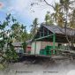 Kondisi terkini tempat jualan dan pohon yang tumbang akibat abrasi di pantai Desa Wai Ipa, Kecamatan Sanana. Foto : Madingkota.com