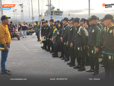 Kontingen POPDA XII 2026 Kabupaten Kepulauan Sula tiba di Pelabuhan Pulau Morotai. (Foto / Istimewa)