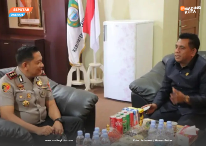 
					Dokumentasi Kapolres Kepulauan Sula, AKBP Handres, S.H., S.I.K. saat berdiskusi dengan Ketua DPRD Kabupaten Kepulauan Sula, H. Ahkam Ghazali, S.Ag., Pada, Kamis 16 Juli 2026. Foto / Istimewa / Humas Polres