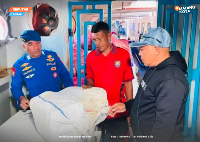 
					Dokumentasi Sat Polairud Sula mengamankan 48 botol miras tradisional jenis Cap di atas KM Permata Obi