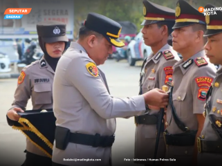 Foto : Kapolres Kabupaten Kepulauan Sula AKBP Handres, S.H., S.I.K., saat melantik tiga PJU Polres Sula. (doc. Istimewa / Humas Polres Sula)