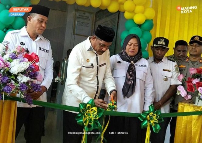 
					Foto : Asisten III Setda Kepulauan Sula, di dampingi Kapala Dinas Kesehatan dan Kepala PMD. (doc istimewa)