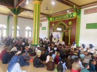 Foto : Suasana perayaan maulid Nabi Muhammad SAW di Masjid Hablumminaalla Desa Bajo. (doc.alam)
