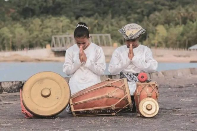 
					Tarian Laka Baka dari Desa Malbufa Kepulauan Sula Maluku Utara. Foto : Ist