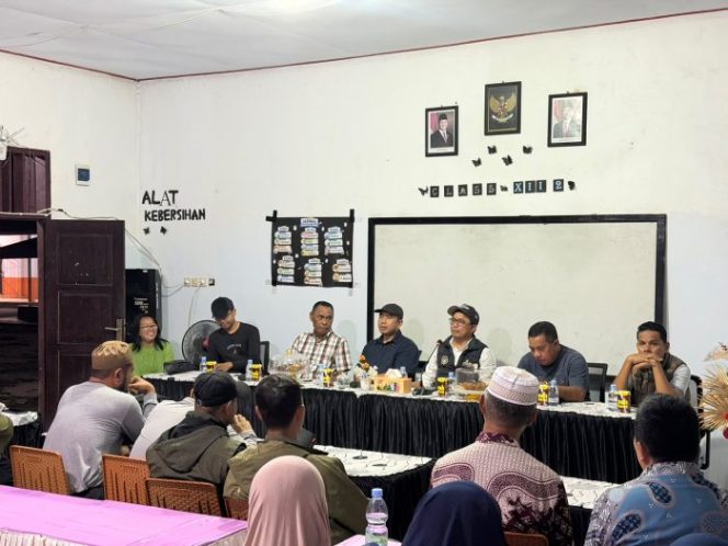 
					Rapat bersama Kadikbud Malut dan Kepsek serta Guru Mangoli Utara Mangoli Barat. Foto : Ist