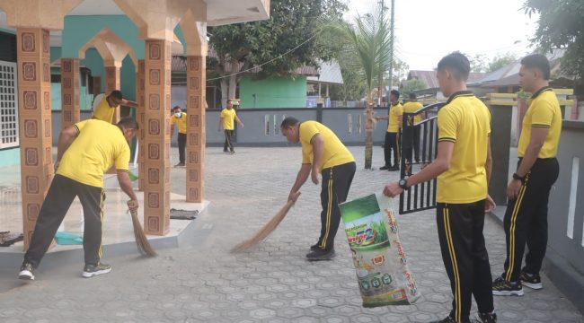 Suasana Baksos Humas Polres Sula di Masjid Al Hamidin. Foto : Ist