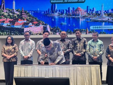 Penandatanganan pakta integritas peyusunan RDTR oleh Wakil Bupati Kepulauan Sula Hi. M. Saleh Marasabessy, M.Si. Foto : Ist